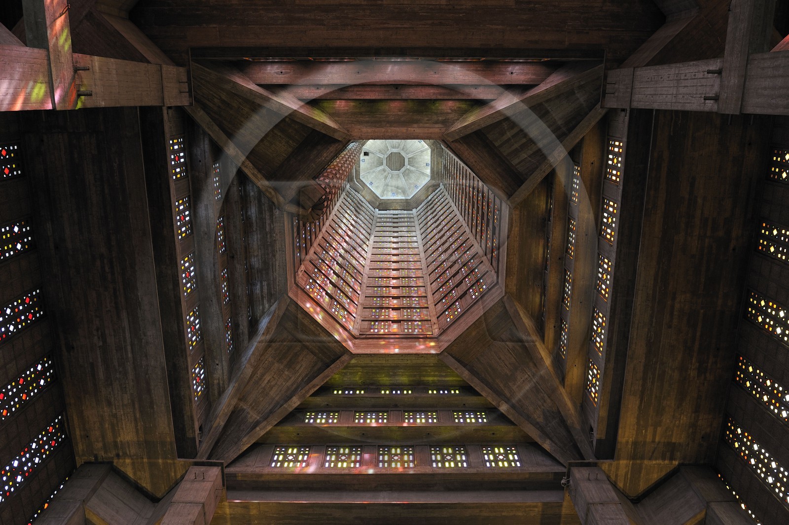 France, Seine-Maritime (76), Le Havre, Centre-ville reconstruit du Havre par Auguste Perret classé Patrimoine Mondial de l'UNESCO, Eglise Saint-Joseph, la tour-clocher vue de la nef