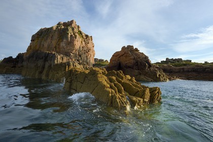 France, Côtes-d'Armor (22), Côte de Granit Rose, Perros-Guirec, Ploumanac'h, la pointe de Squewel France, Cotes-d'Armor, Cote de Granit Rose (the Pink Granite coast), Perros Guirec, Ploumanach, Pointe de Squewel