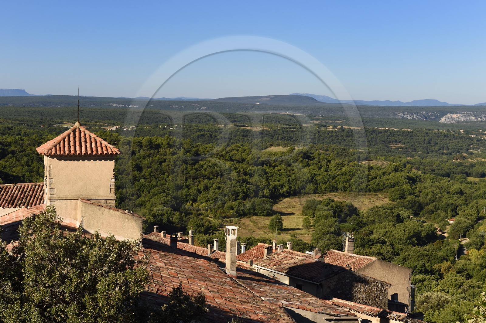 France, Var (83), Parc Naturel Régional du Verdon, village de Baudinard-sur-Verdon, vue vers la vallée du Verdon