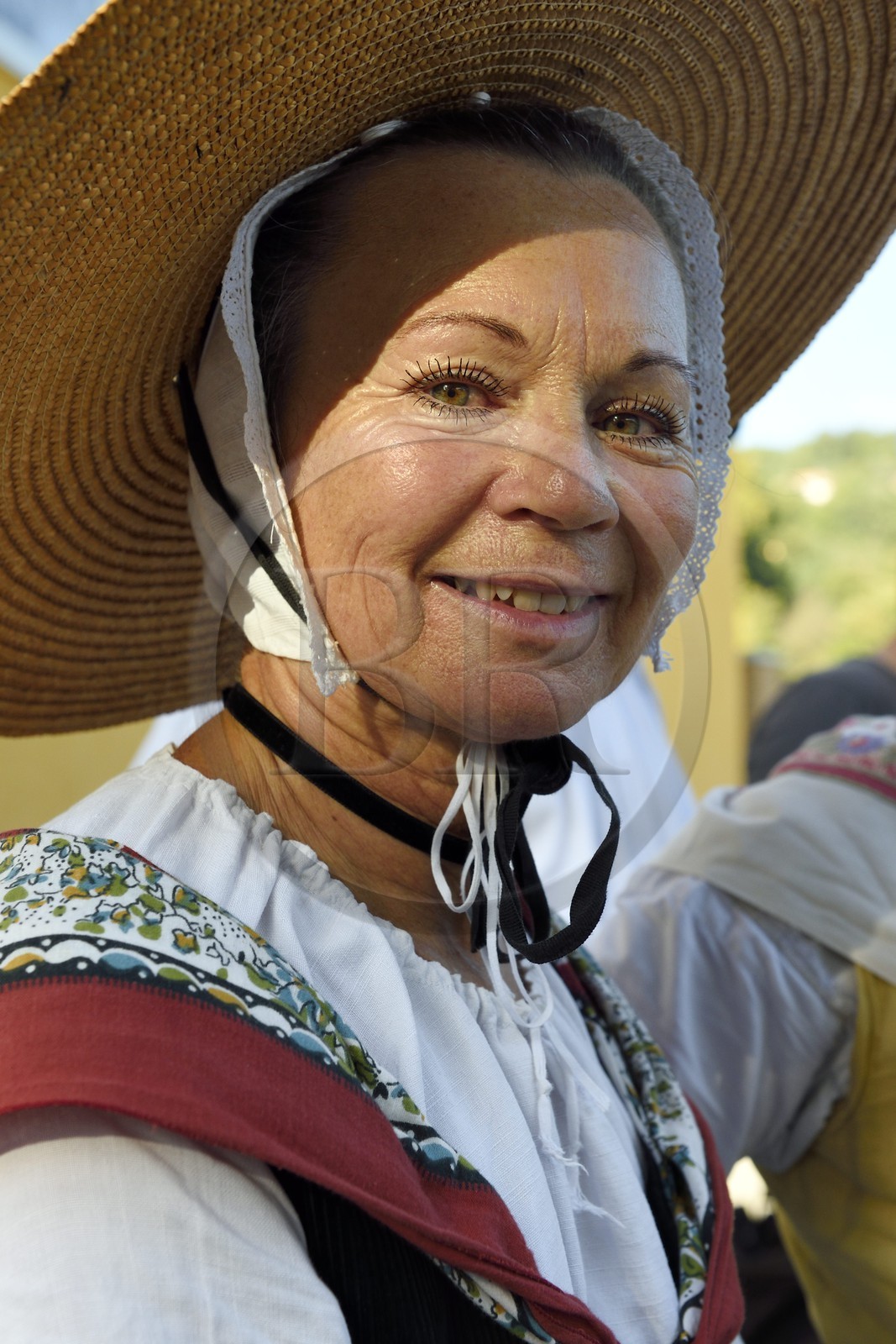 France, Var (83), Massif des Maures, Collobrières, danseuse traditionnelle provencale à la fêtes de la châtaigne