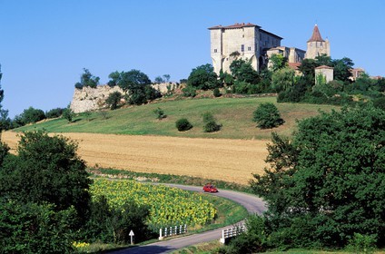 France, Gers (32), village de Lavardens au nord d'Auch dominé par son château