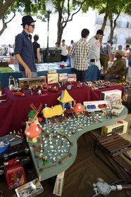 Portugal, Lisbonne, quartier de l'Alfama, campo de Santa Clara, le marché aux puces la Feira da Ladra (foire de la voleuse)