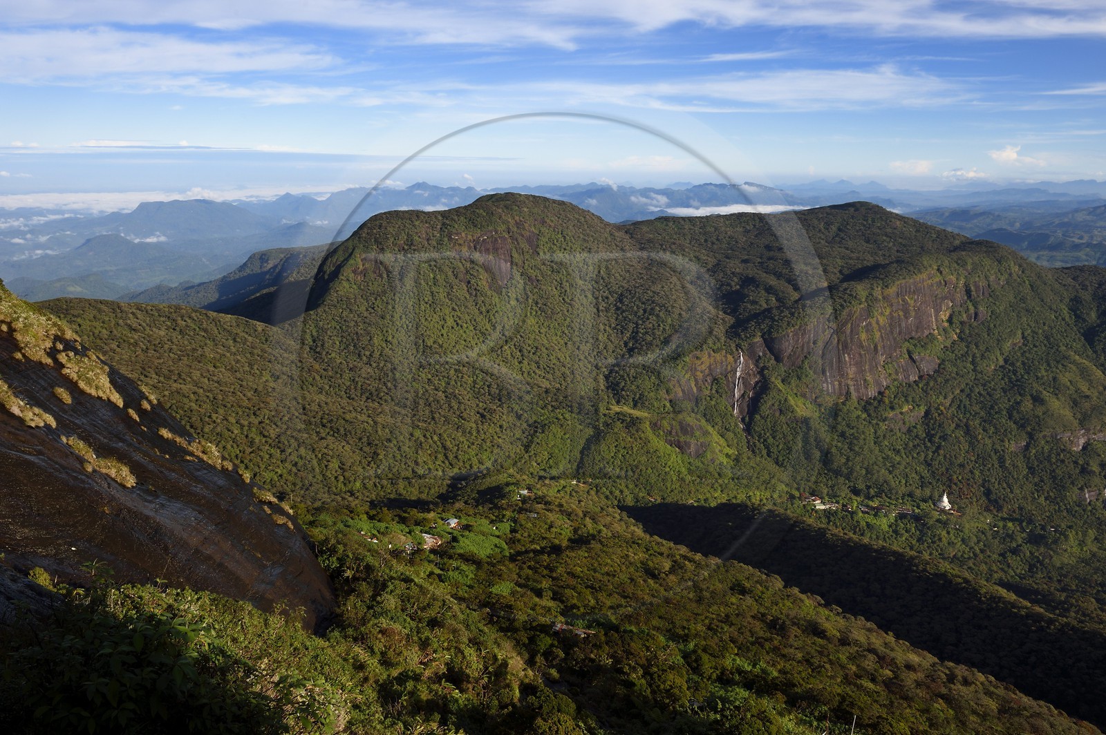 Sri Lanka, province du centre, Dalhousie, paysage sur le chemin menant au Pic d'Adam (Adam's Peak)