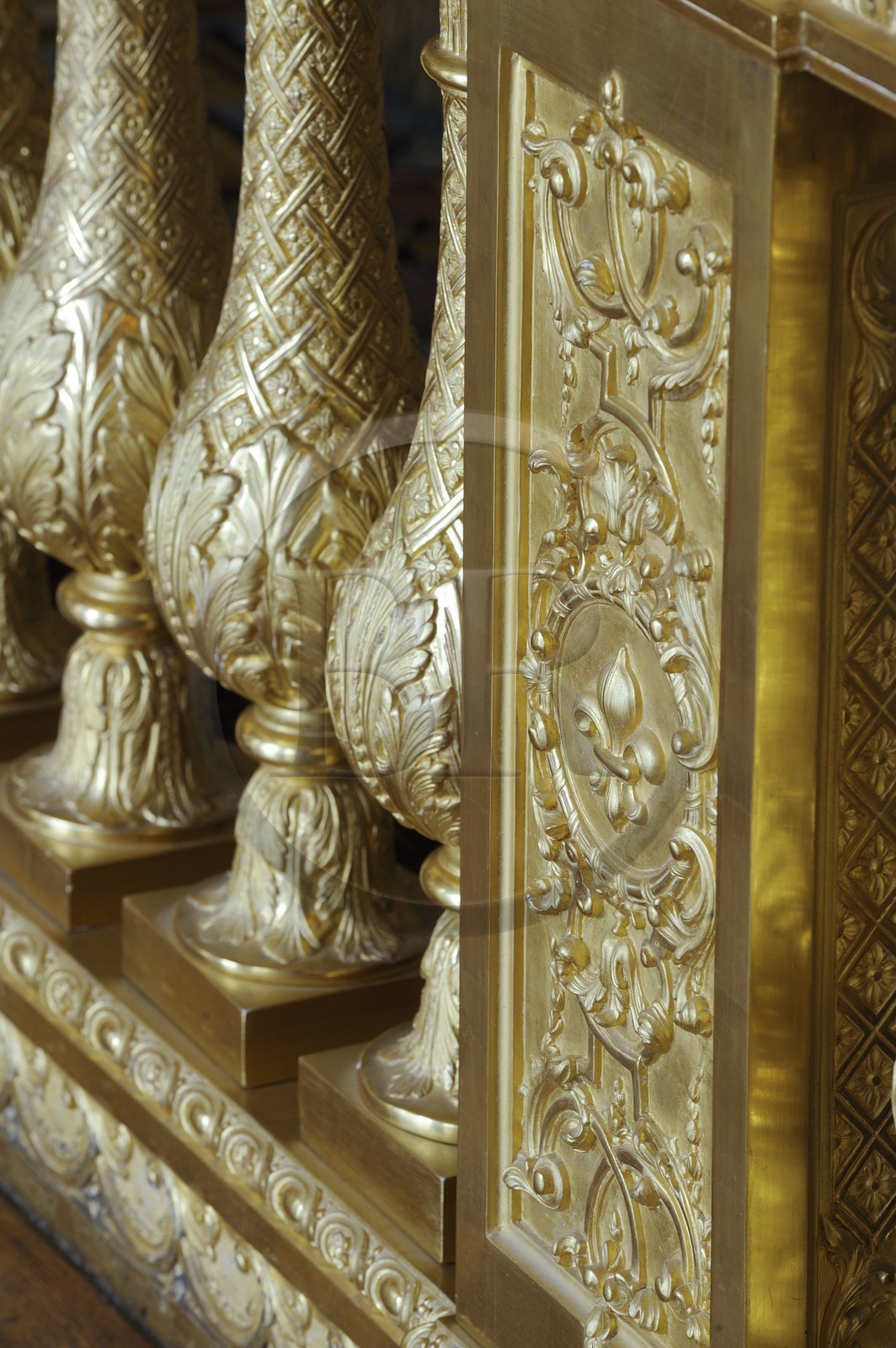 France, Yvelines (78), château de Versailles, classé Patrimoine Mondial de l'UNESCO, appartement du Roi, la chambre du Roi, détail de la balustrade du lit