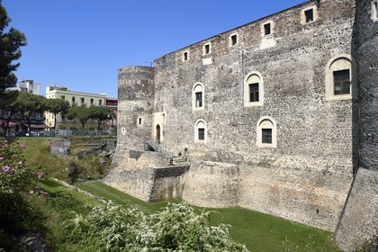 Italie, Sicile, Catane, ville baroque classée au Patrimoine Mondial de l'UNESCO, le Chateau d'Ursino (Castello Ursino) est un édifice militaire du XIIIe siècle