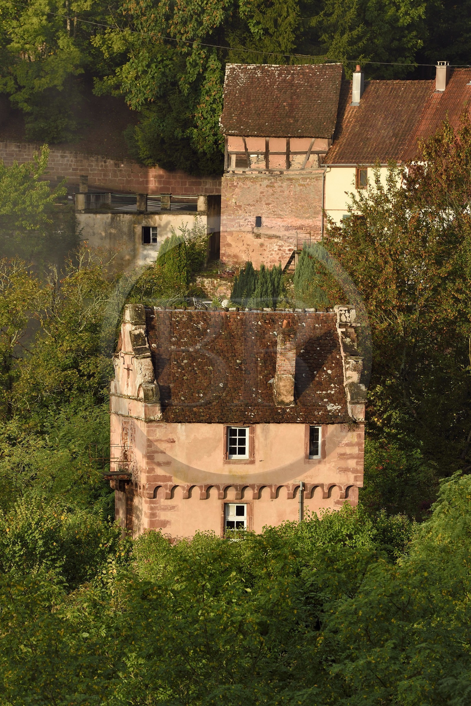 France, Bas-Rhin (67), Parc Naturel régional des Vosges du Nord, La Petite Pierre, maison de garde de style Renaissance appelée Maison des Païens construite en 1534