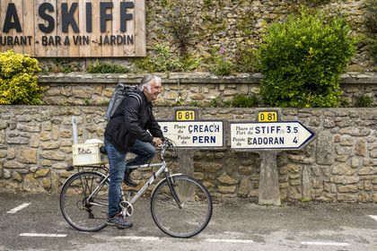 France, Finistère (29), Mer d'Iroise, Ile d'Ouessant, Lampaul, panneau routier historiques Michelin