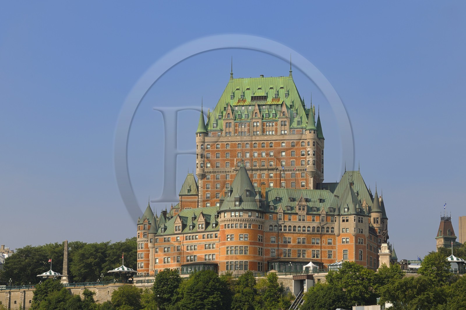 Canada, province de Québec, ville de Québec, Vieux-Québec classé Patrimoine Mondial de l' UNESCO, château Frontenac depuis le fleuve Saint-Laurent