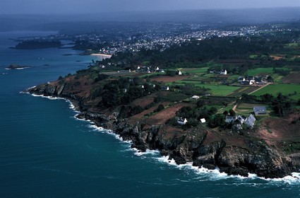 France, Finistere, la Pointe de la Yde headland), towards Douarnenez (aerial view)