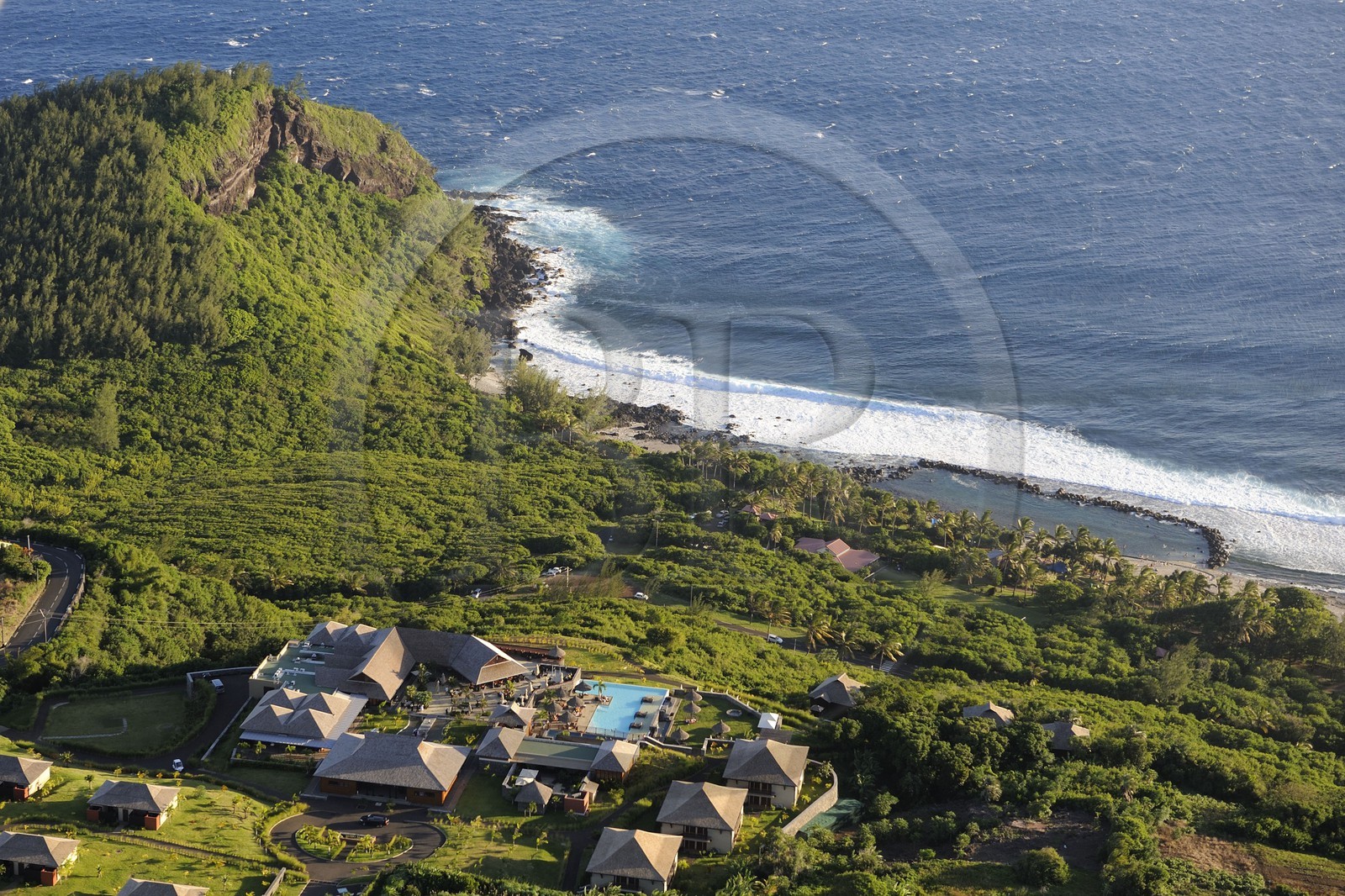 France, île de la Réunion, côte sud, Grande Anse, l'hôtel Palm (vue aérienne)