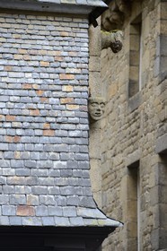 France, Côtes-d'Armor (22), Guingamp, détail de la facade d'une maison traditionnelle de la rue Notre-dame