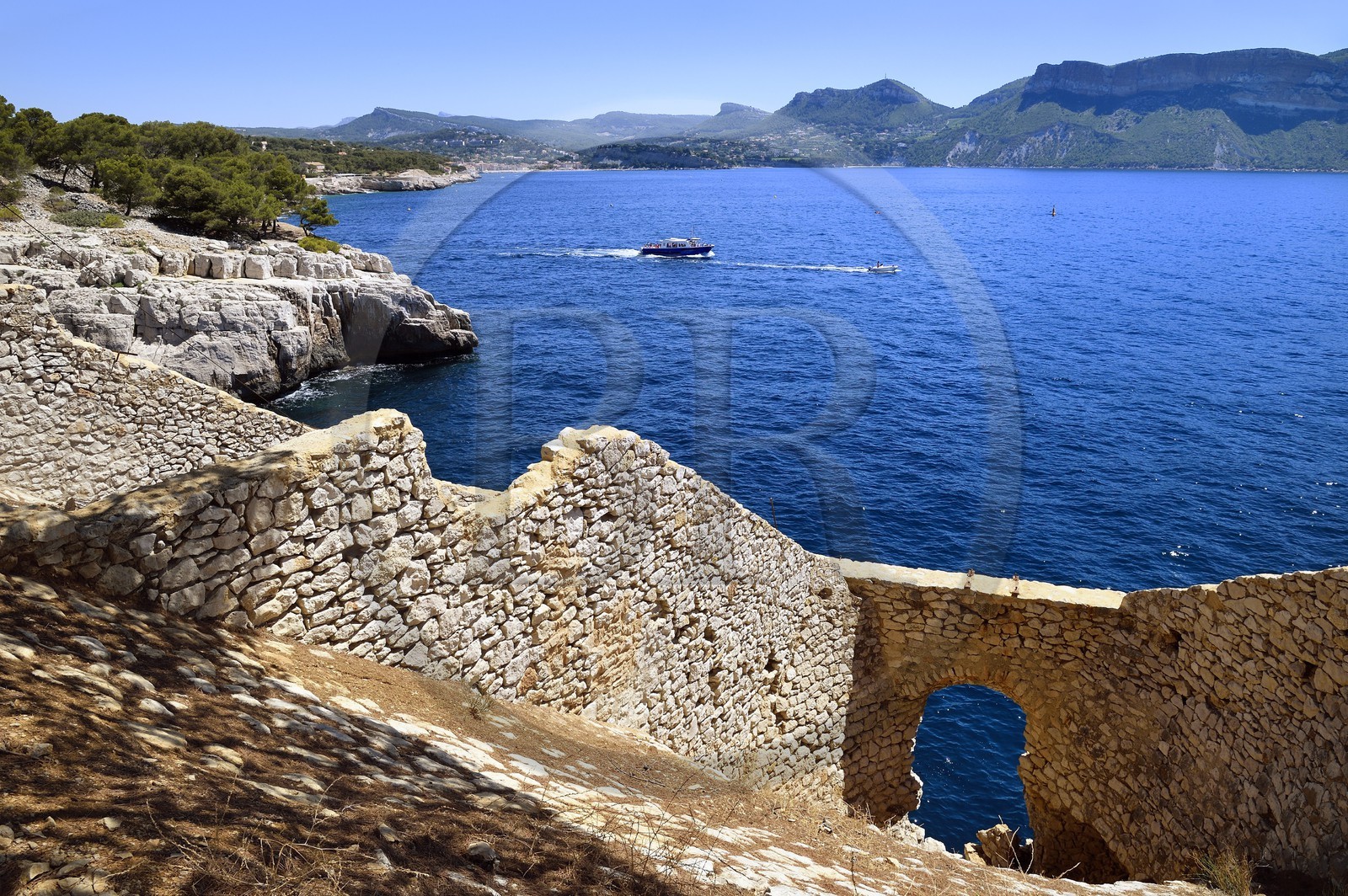 France, Bouches-du-Rhône (13), Cassis, Parc national des Calanques, baie de Cassis, pointe de la Cacau, restauration des Trémies