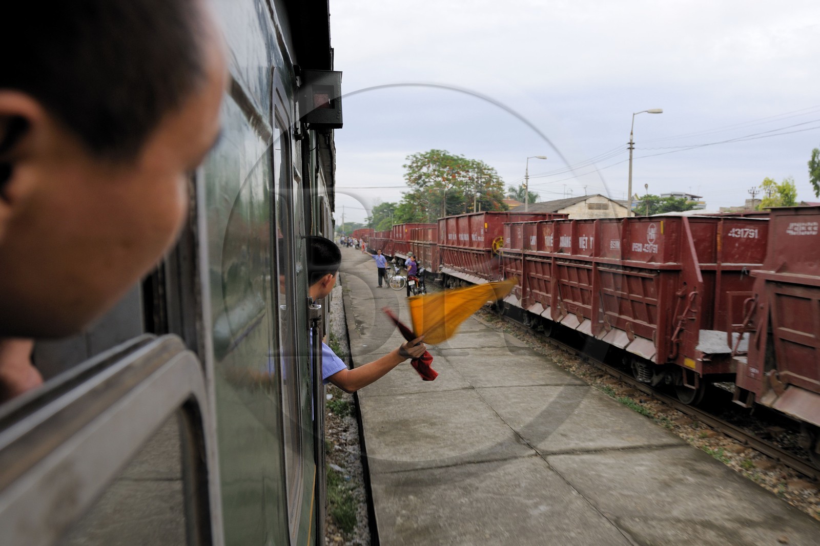 Vietnam, train de Lao Cai à Hanoï, arrivée en gare