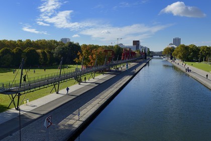 France, Paris (75), le canal de l'Ourcq dans le parc de la Villette