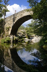 France, Haute-Corse (2B), région du Niolu (Niolo), pont génois de Murricciolu sur la rivière Calasima