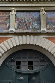 France, Marne (51), Reims, les anciens celliers Mumm (désormais maison Jacquart), les scènes en mosaïque illustrent les différentes étapes de l’élaboration du champagne