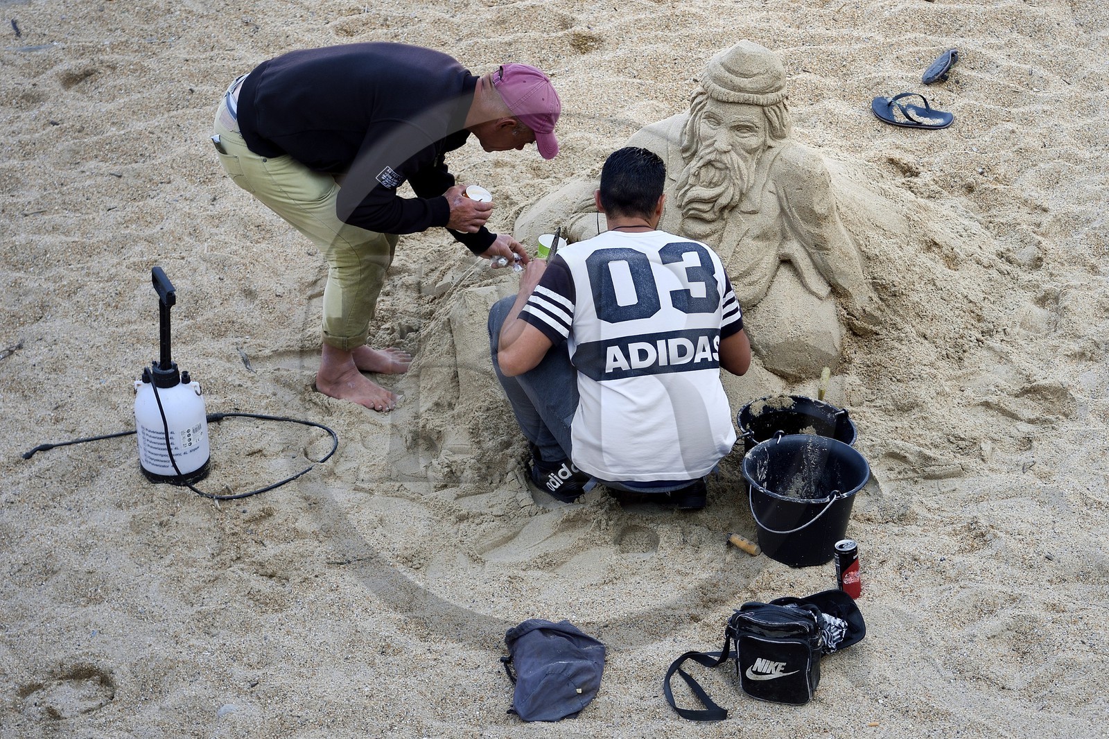 France, Pyrénées-Atlantiques (64), Pays-Basque, Biarritz, la Grande Plage, sculpture sur sable