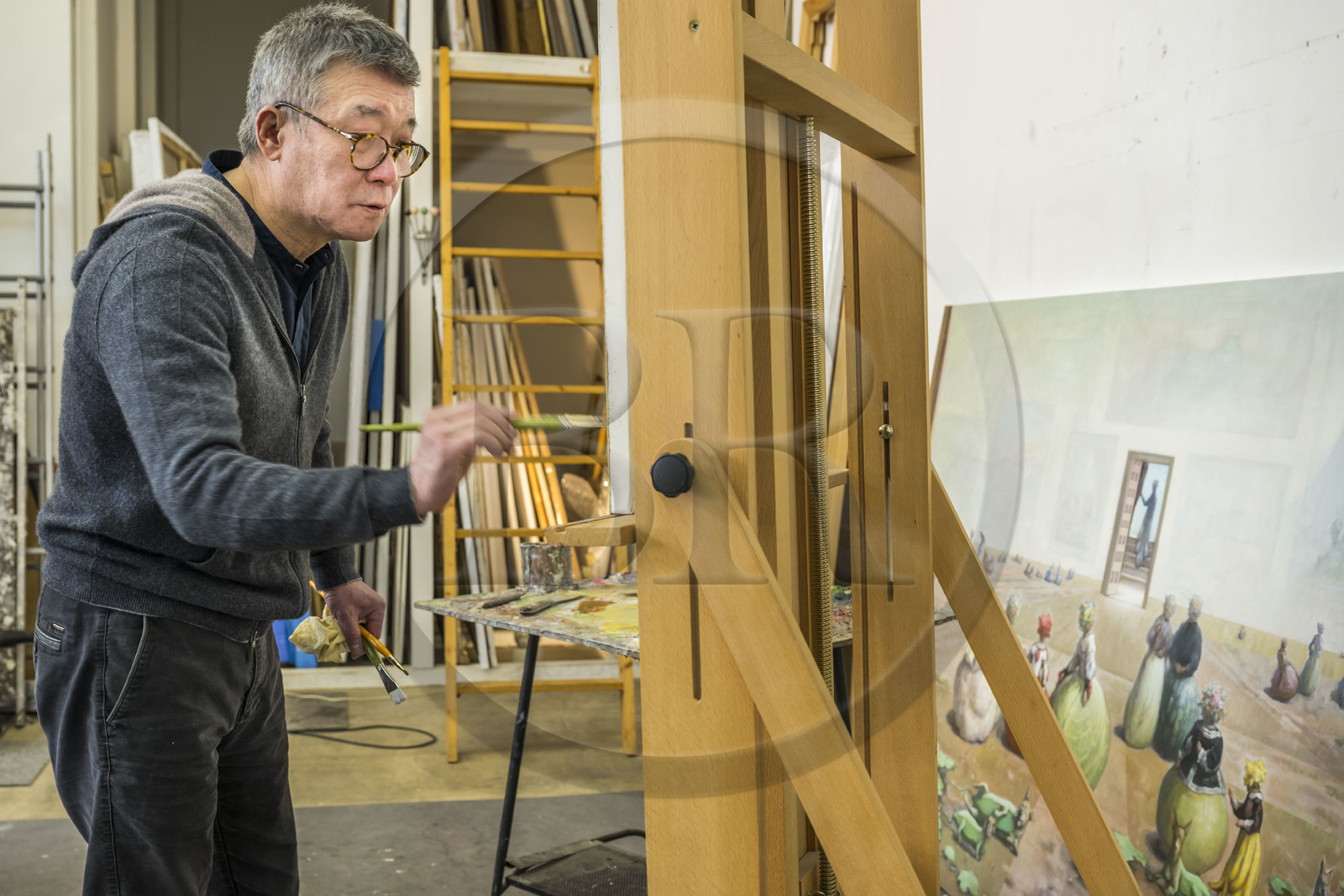 France, l'artiste peintre de Xiao Fan Ru dans son atelier aux Lilas près de Paris