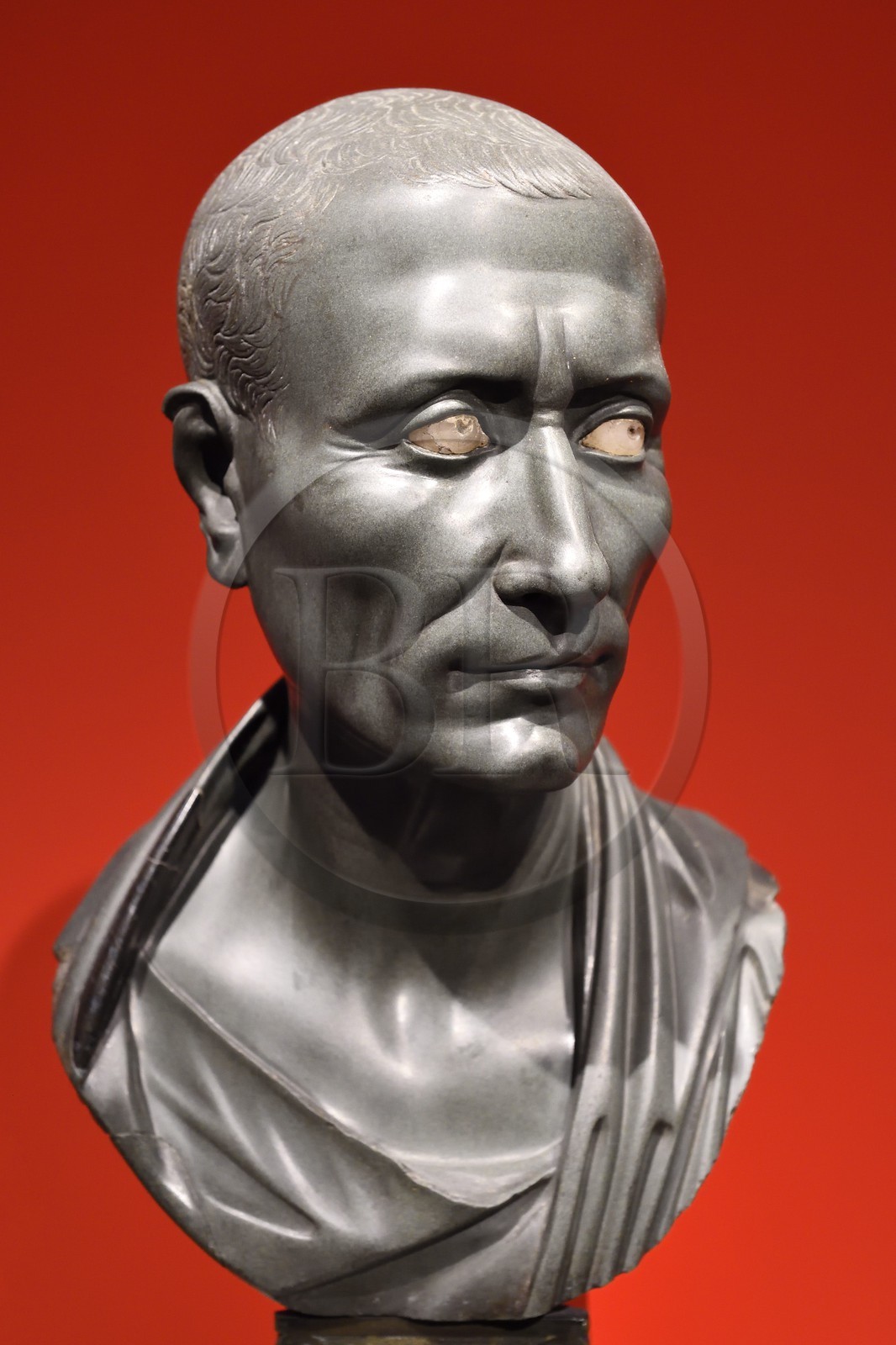 Allemagne, Berlin, l'Ile aux musées, classée Patrimoine Mondial de l'UNESCO, Altes Museum abritant une collection d'oeuvres antiques, buste posthume de l'empereur Jules César (1-50 après JC)