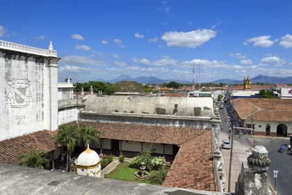 Nicaragua, Leon, le cloitre de la Cathédrale basilique royale de l'Assomption de la Bienheureuse Vierge Marie (Basilica Catedral de la Asuncion) classée Patrimoine Mondial de l'UNESCO