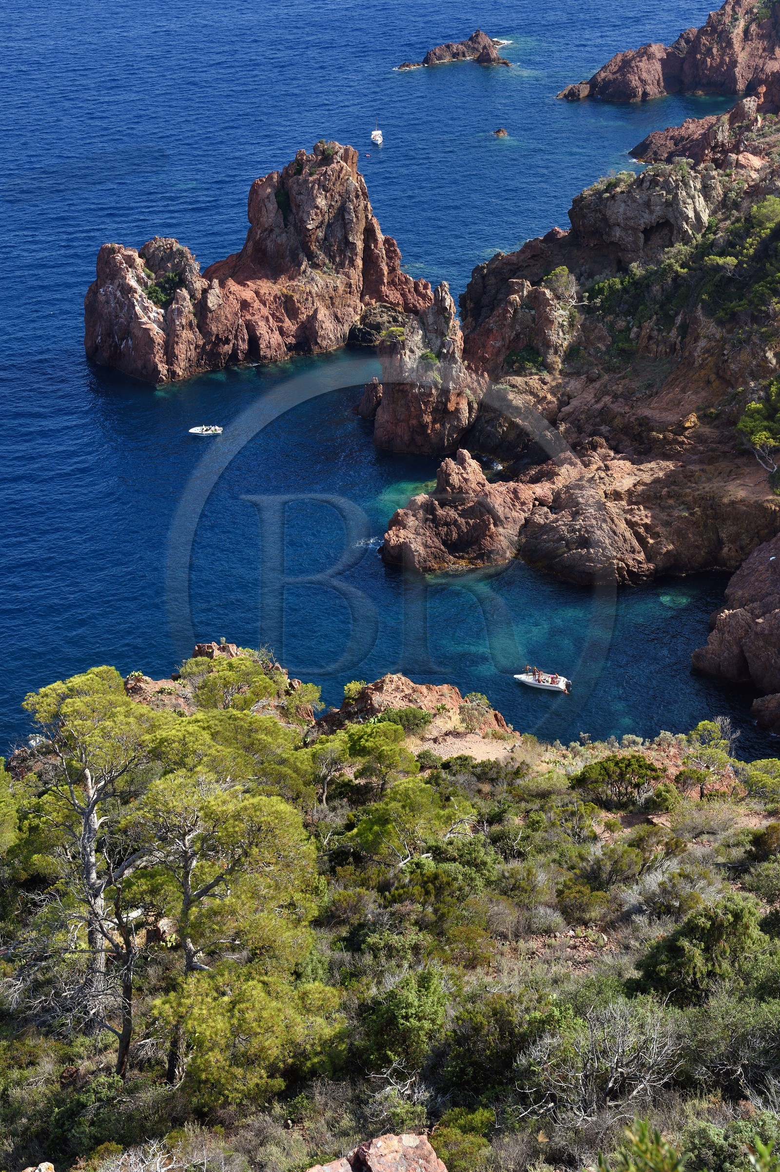 France, Var (83), Agay commune de Saint-Raphaël, massif de l'Estérel, crique du cap du Dramont