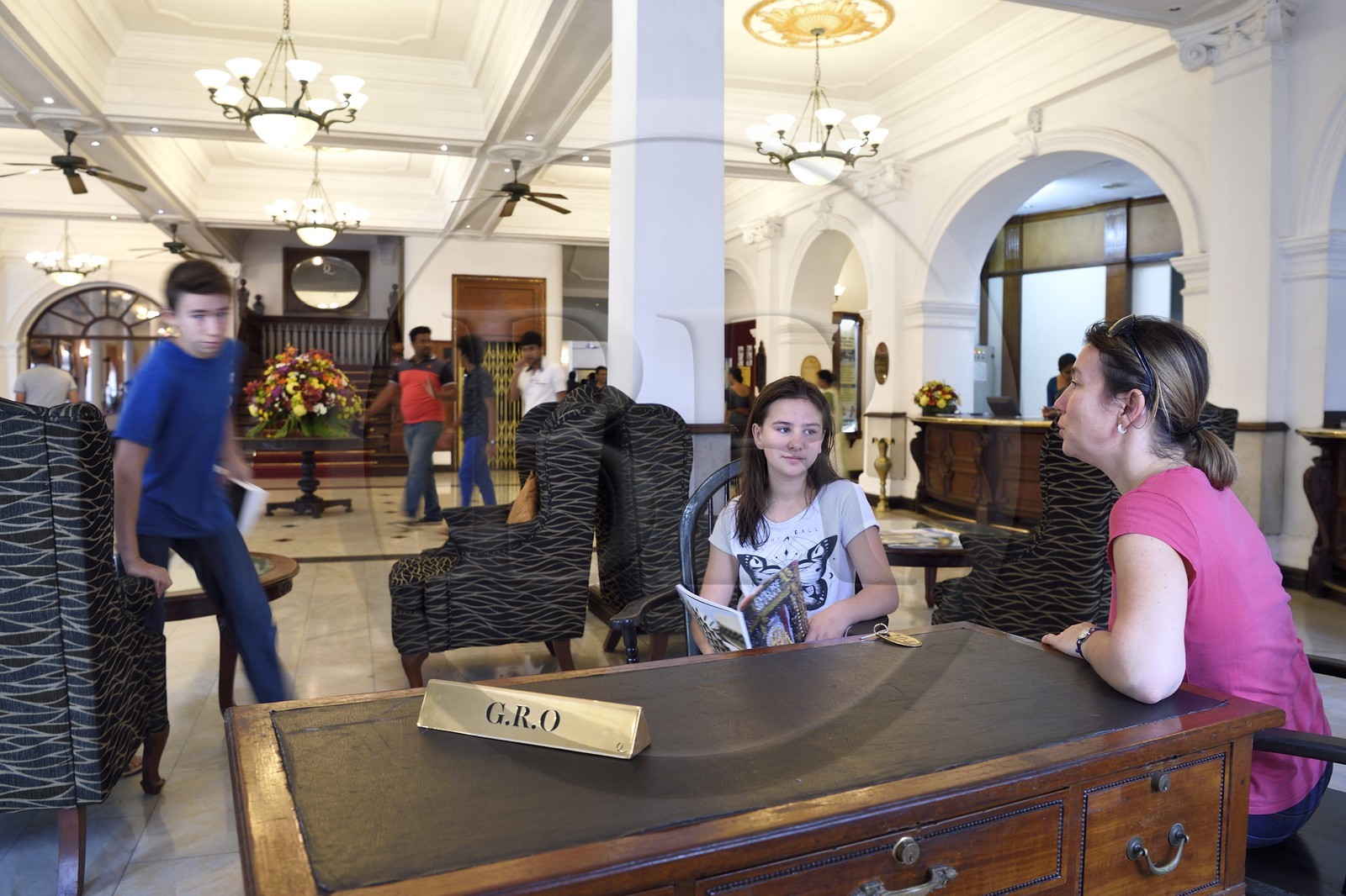 Sri Lanka, province du centre, Kandy, le Queen hotel datant de l'époque coloniale, hall principal