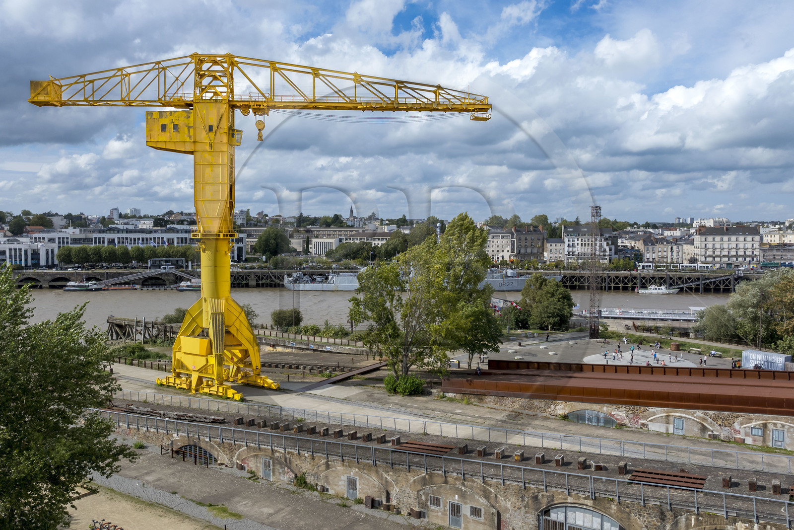 France, Loire-Atlantique (44), Nantes, Parc des chantiers sur l'Ile de Nantes, la grue Titan jaune (vue aérienne)