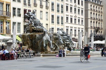 France, Rhône (69), Lyon, site historique classé Patrimoine Mondial de l'UNESCO, Place des Terreaux, la Fontaine de Bartholdi