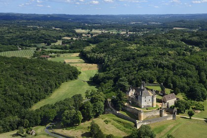 France, Dordogne (24), Périgord Noir, vallée de la Dordogne, Sainte-Mondane, le chateau de Fénelon (vue aérienne)