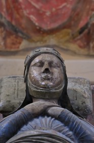 France, Maine et Loire (49), Vallée de la Loire classée Patrimoine Mondial de l' UNESCO, Fontevraud-l'Abbaye, abbaye de Fontevraud, l'église abbatiale, gisants polychromes des Plantagenêts, Isabelle d'Angoulème épouse de Jean sans Terre