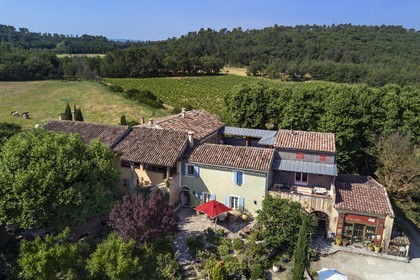 France, Var (83), Provence Verte, Bras, vers Saint-Maximin-la-Sainte-Baume, la maison d'hotes Le Peyrourier - une campagne en Provence (vue aérienne)