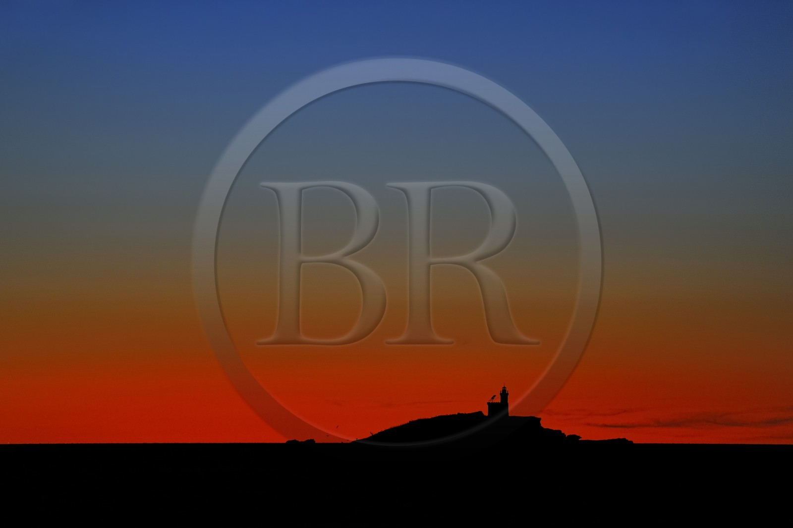 Italie, Toscane, phare au large de Portoferraio sur l’Ile d’Elbe au coucher de soleil