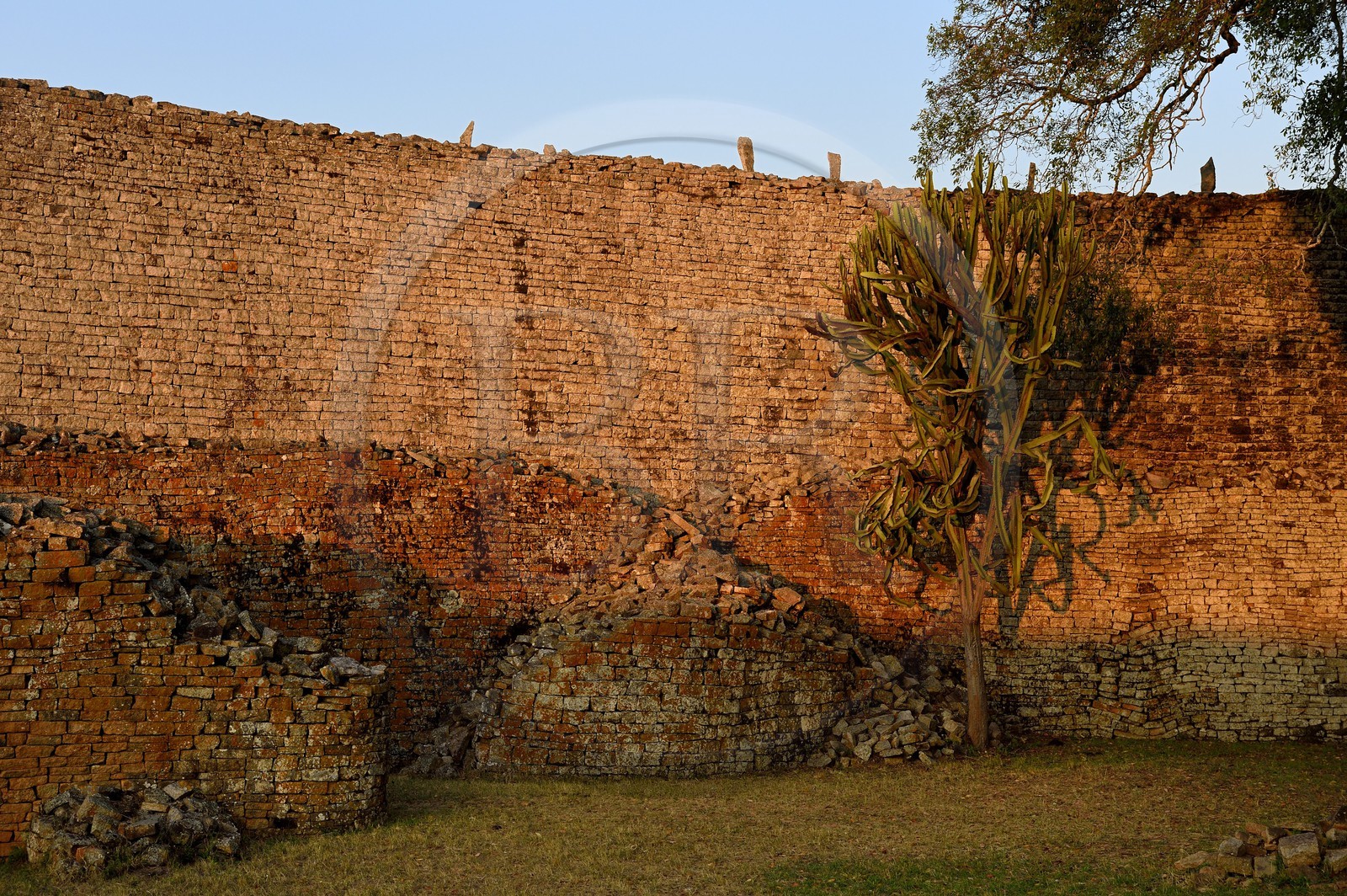 Zimbabwe, province de Masvingo, les ruines du site archéologique du Grand Zimbabwe, classé Patrimoine Mondial de l'UNESCO, Xème au XVème siècle, le Grand Enclos