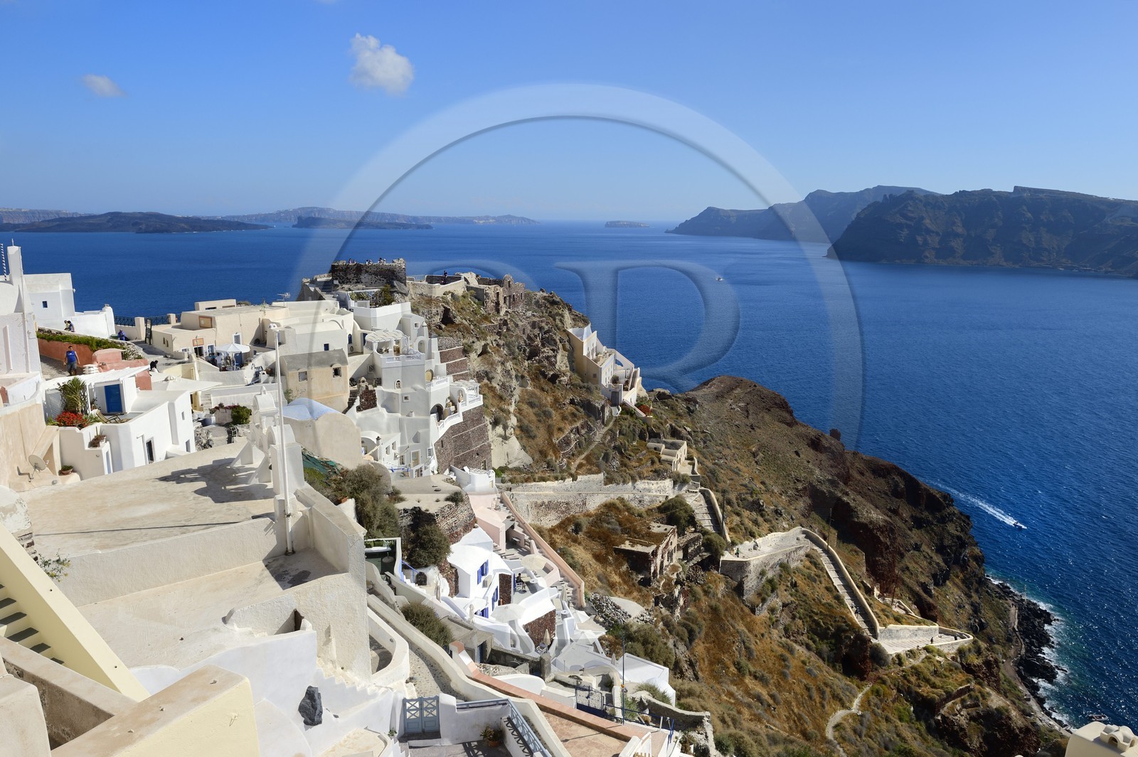 Grèce, Les Cyclades, mer Égée, île de Santorin (Thira ou Théra), le village de Oia qui surplombe la Caldera