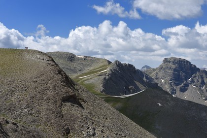 France, Alpes de Haute Provence, Uvernet Fours, Mercantour National Park, Ubaye valley, lake tour hiking trail of the Cayolle pass at the Pas du Lausson, Allos lake cirque
