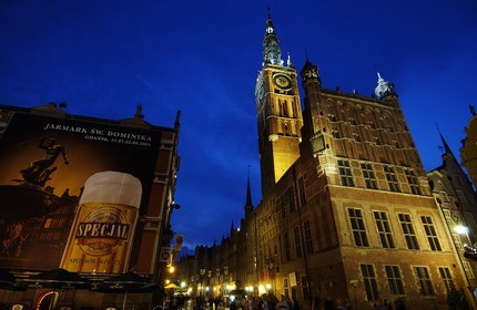 Poland, Eastern Pomerania, Gdansk, the town hall (Ratusz Glownego Miasta) on the main track of the town Long Market (Dlugi Targ)