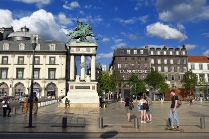 France, Puy-de-Dôme (63), Clermont-Ferrand, la place de Jaude et la statue de Vercingétorix du sculpteur Bartholdi