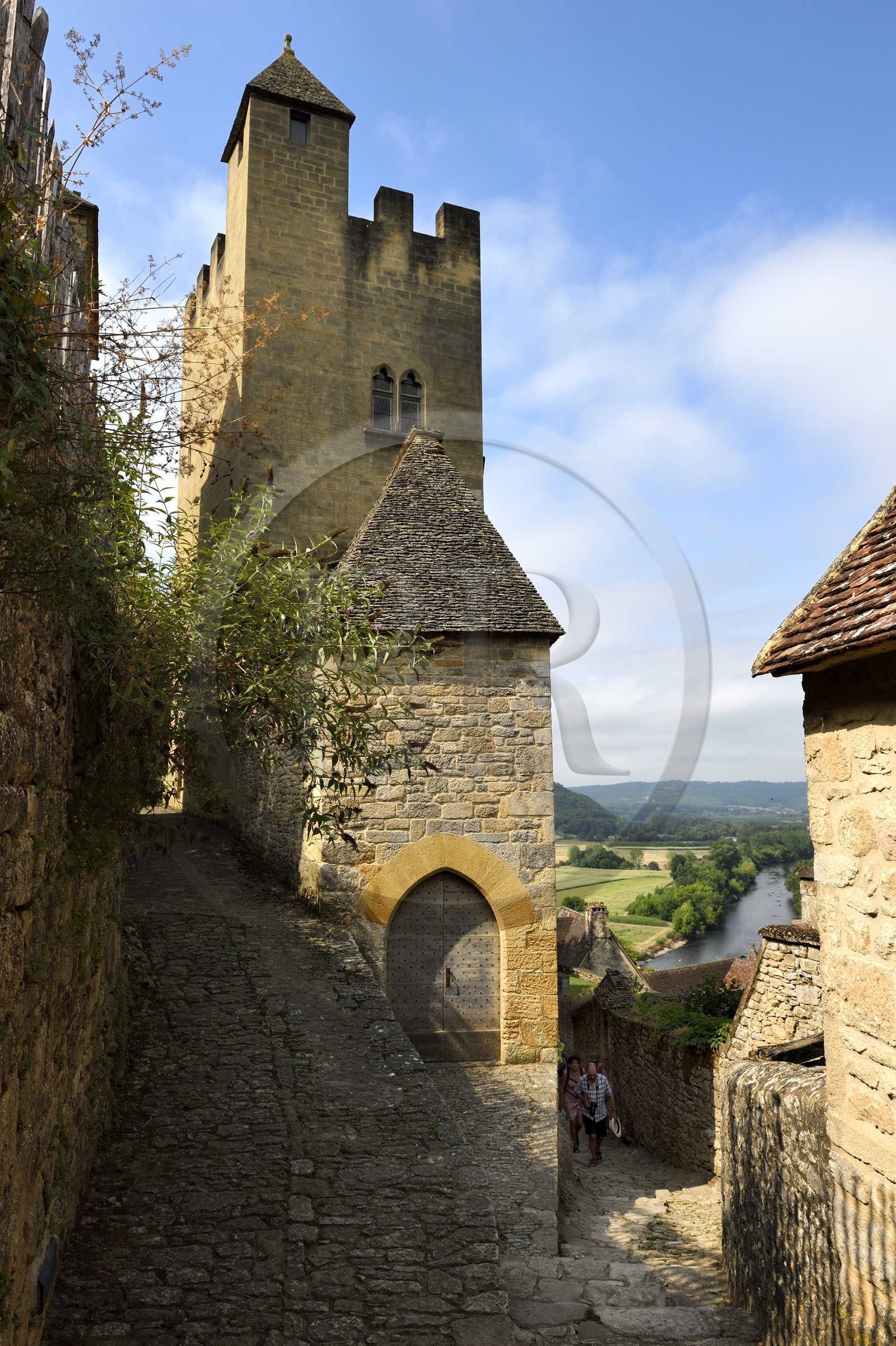 France, Dordogne (24), Périgord Noir, vallée de la Dordogne, Beynac-et-Cazenac, labellisé Les Plus Beaux Villages de France, village médiéval, Tour dite du Couvent