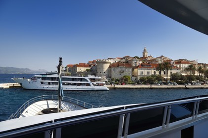 Croatia, Dalmatia, Dalmatian coast, Korcula Island, Korcula Town, arrival of the boat in port