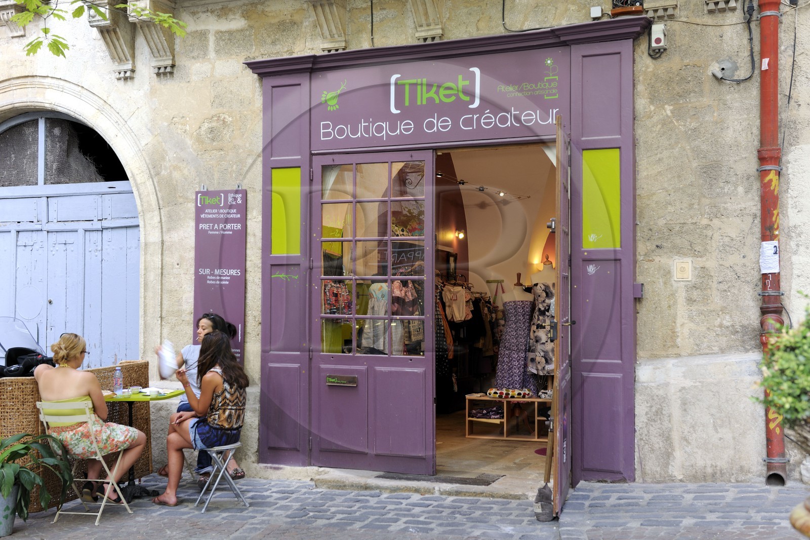 France, Hérault (34), Montpellier, boutique dans une ruelle