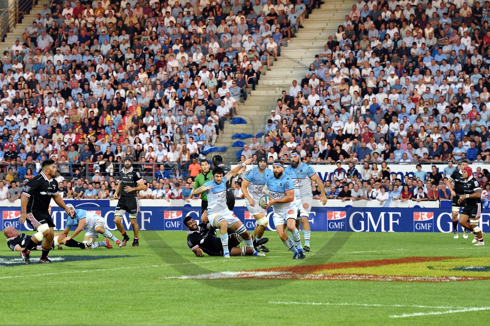 France, Pyrenees Atlantiques, Basque Country, Bayonne, Jean-Dauger stadium, rugby Basque derby between Aviron Bayonnais (in blue) and Biarritz Olympique (here in black)