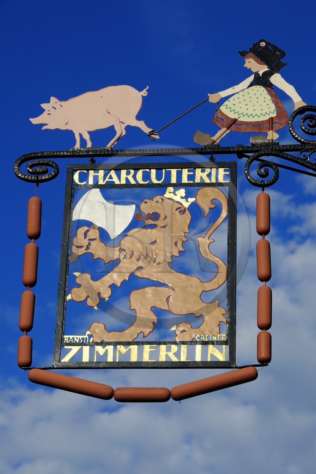 France, Haut-Rhin (68), Colmar, enseigne d'une ancienne charcuterie Maison Zimmerlin au 7 rue des Serruriers dessinée par Hansi