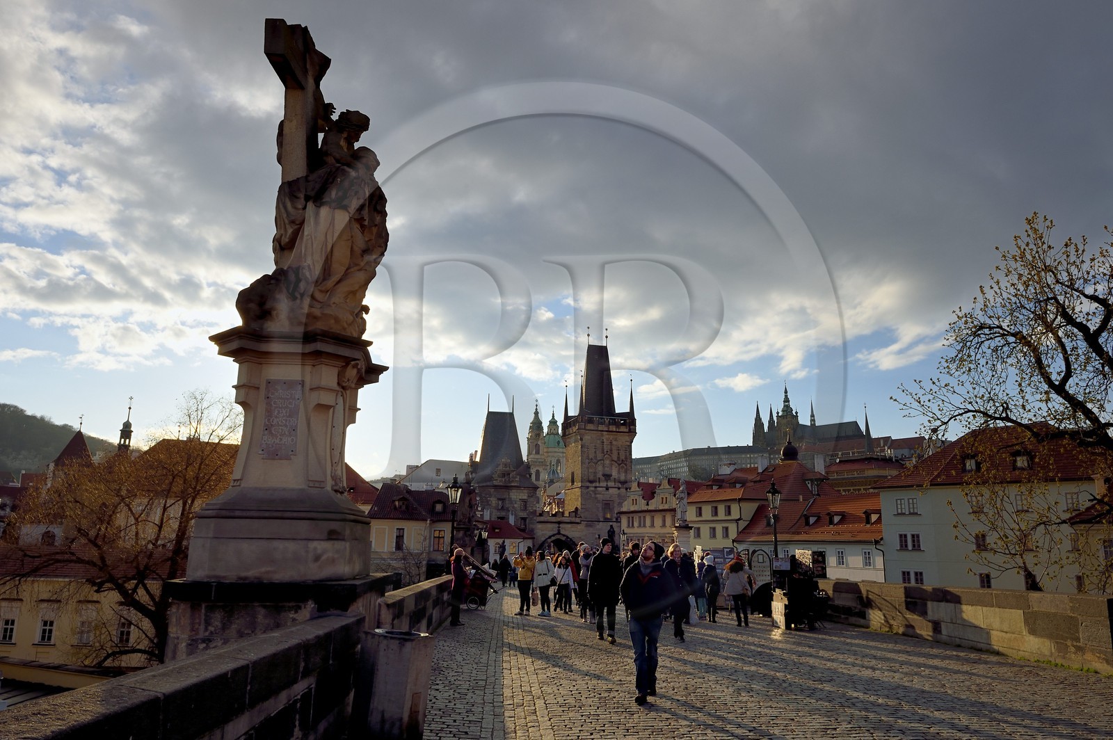 Czech Republic, Prague, historical centre listed as World Heritage by UNESCO, the Charles Bridge over Vltava River, the Gothic tower at the entrance of the bridge on the side of Mala Strana district in front of Saint Nicolas Church and the Royal castle in the background right
