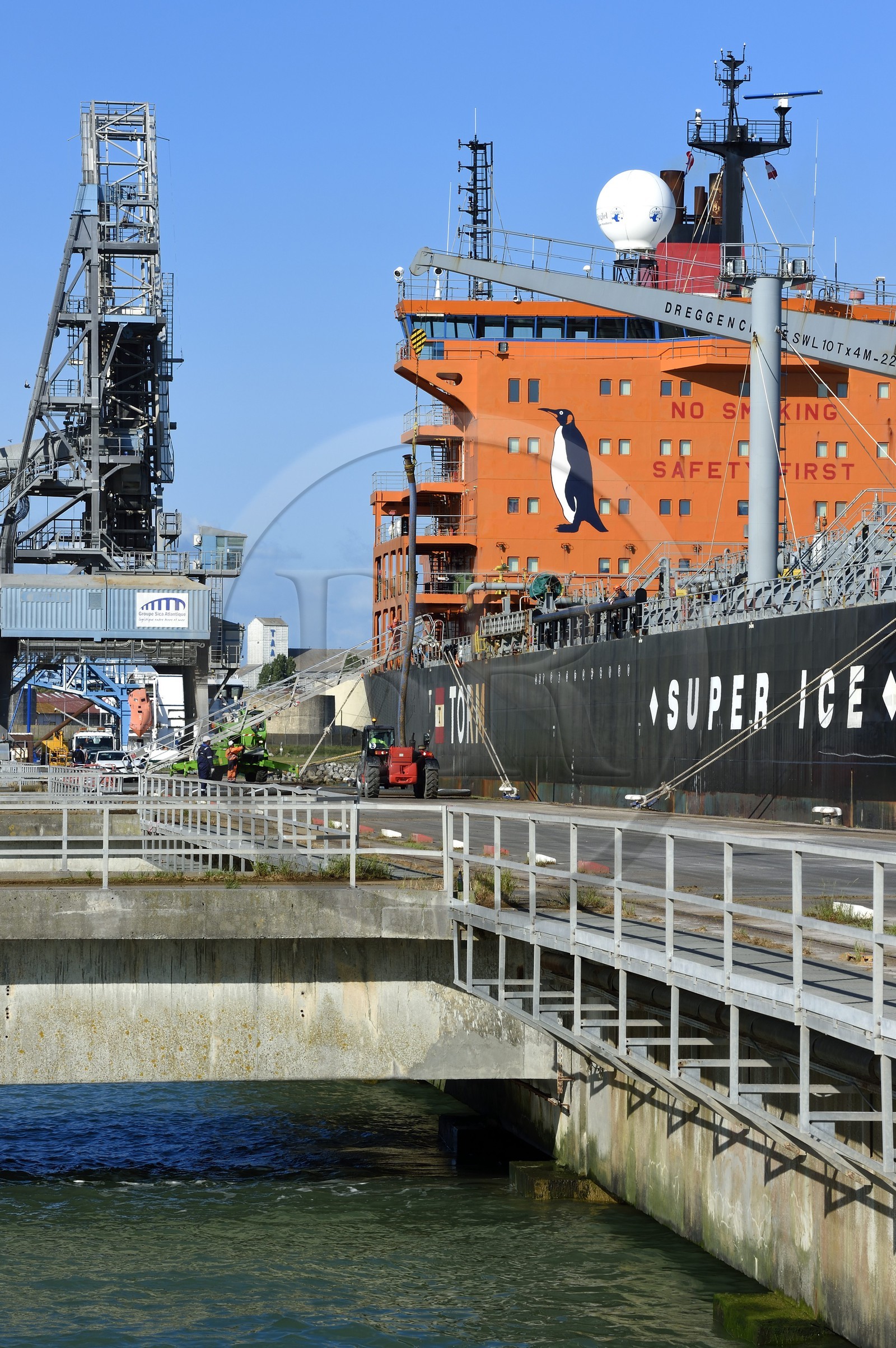 France, Charente-Maritime (17), La Rochelle, le Port Atlantique La Rochelle, port de commerce, quais dépendant de la société Sica Atlantique, tanker transportant des produits pétroliers