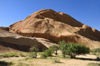 Namibie, région de Erongo, Damaraland, le Spitzkoppe ou Spitzkop (1784 m), montagne granitique dans le désert du Namib