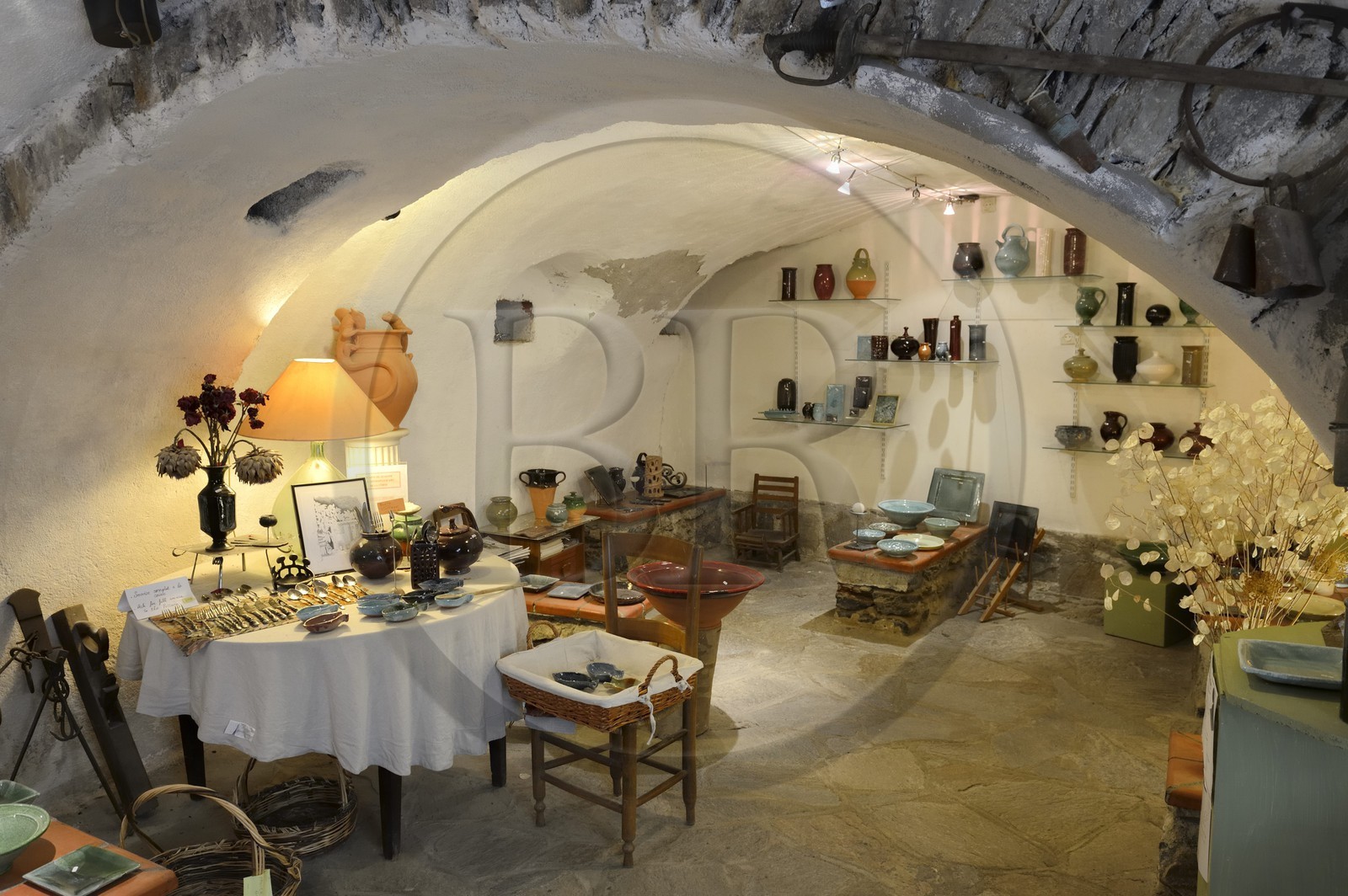 France, Haute-Corse (2B), Corte, la Ville Haute, ruelle du quartier de Chiostra, Atelier de poterie A Chiostra
