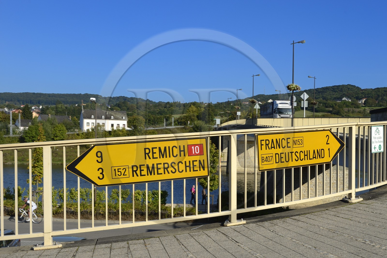 Luxembourg, district de Grevenmacher, région de la Moselle, Schengen, panneaux indicateur de routes, carrefour des trois frontières Luxembourg, France et Allemagne