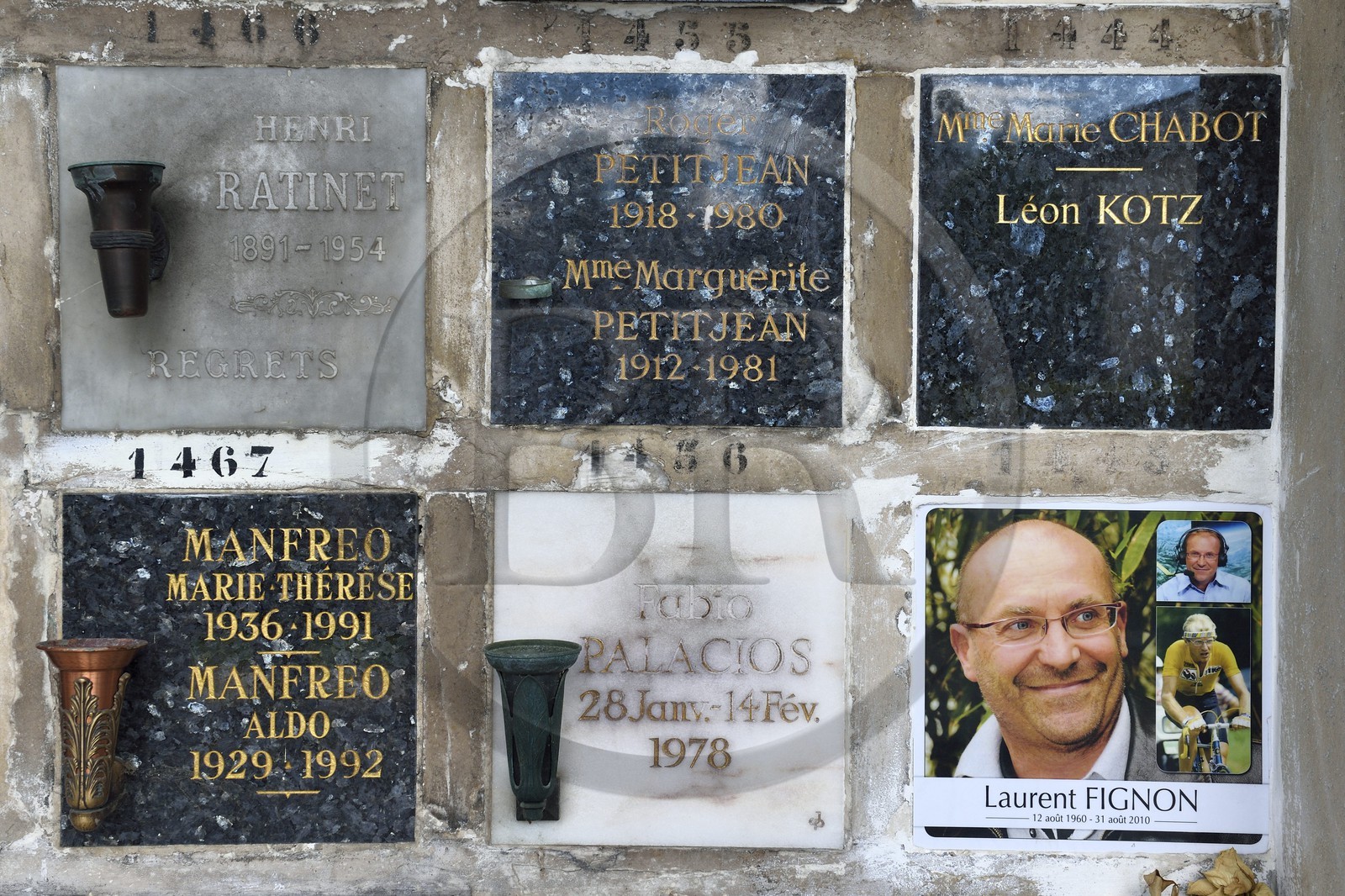 France, Paris (75), cimetière du Père-Lachaise, stèles du colombarium, Laurent Fignon