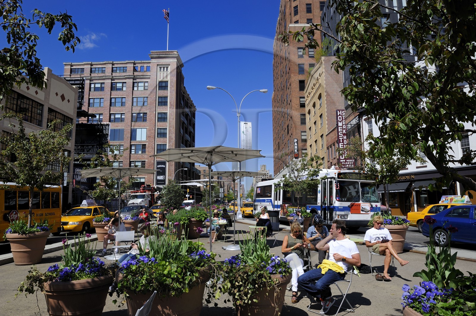 United States, New York City, Manhattan, Meatpacking district (Gansevoort Market), terrace in the street on W 14th Street and 9th Avenue