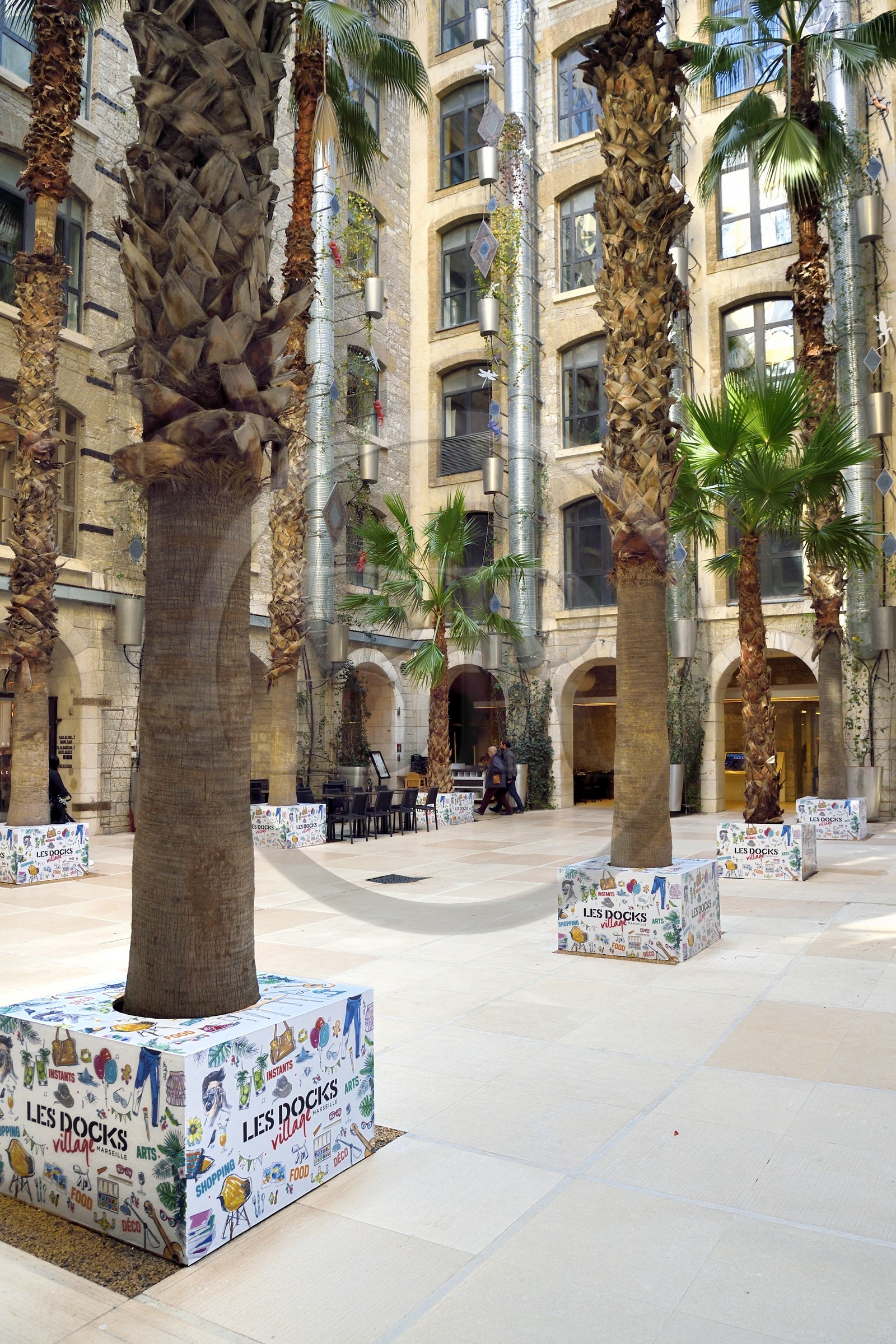 France, Bouches-du-Rhône (13), Marseille, Zone Euroméditerranée, quartier La Joliette, centre commerciel des Docks